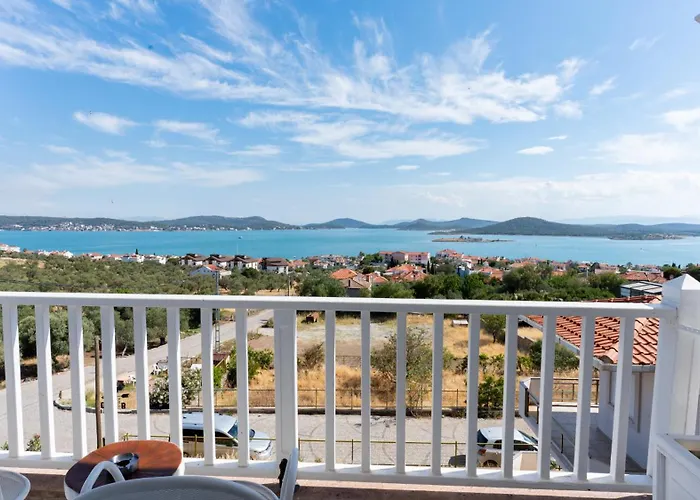 מלון Cunda Piano