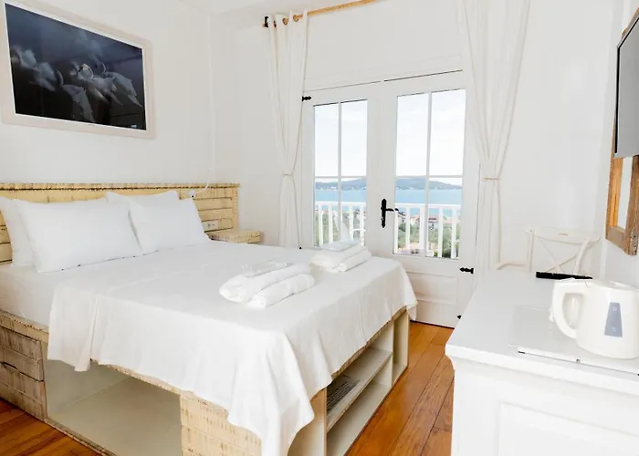 Cunda Piano מלון *