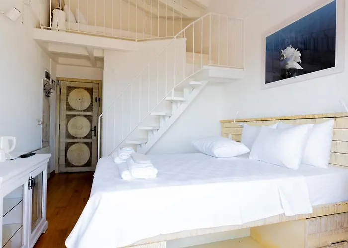 Cunda Piano מלון *