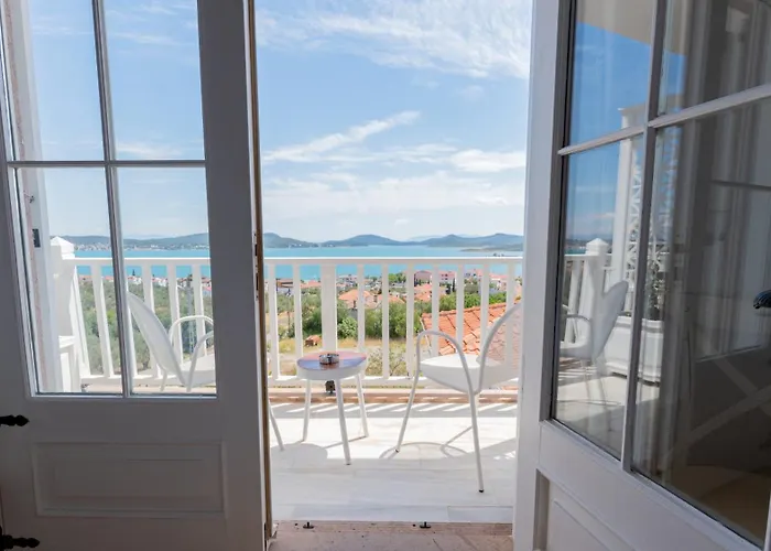 Cunda Piano מלון *